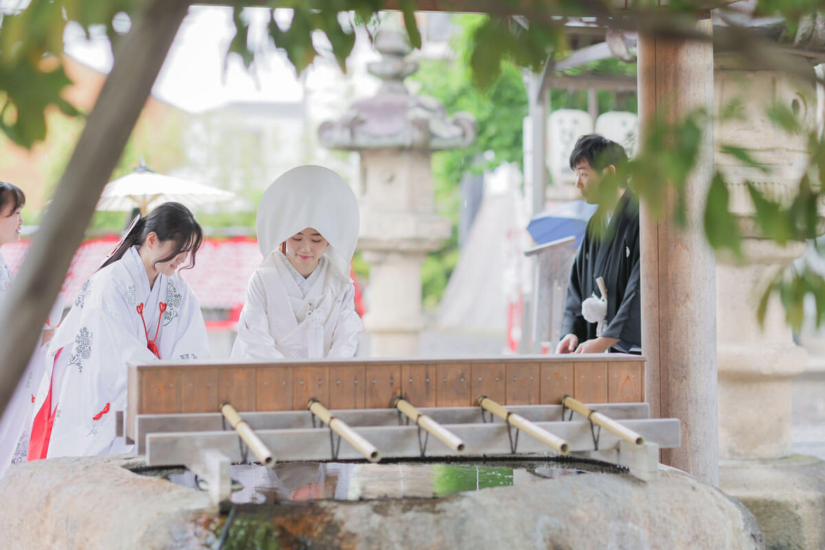 神社で神前式